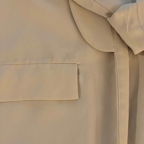 Women’s taupe blazer. Slightly oversized, but good quality.  Not too heavy - Picture 4 of 12